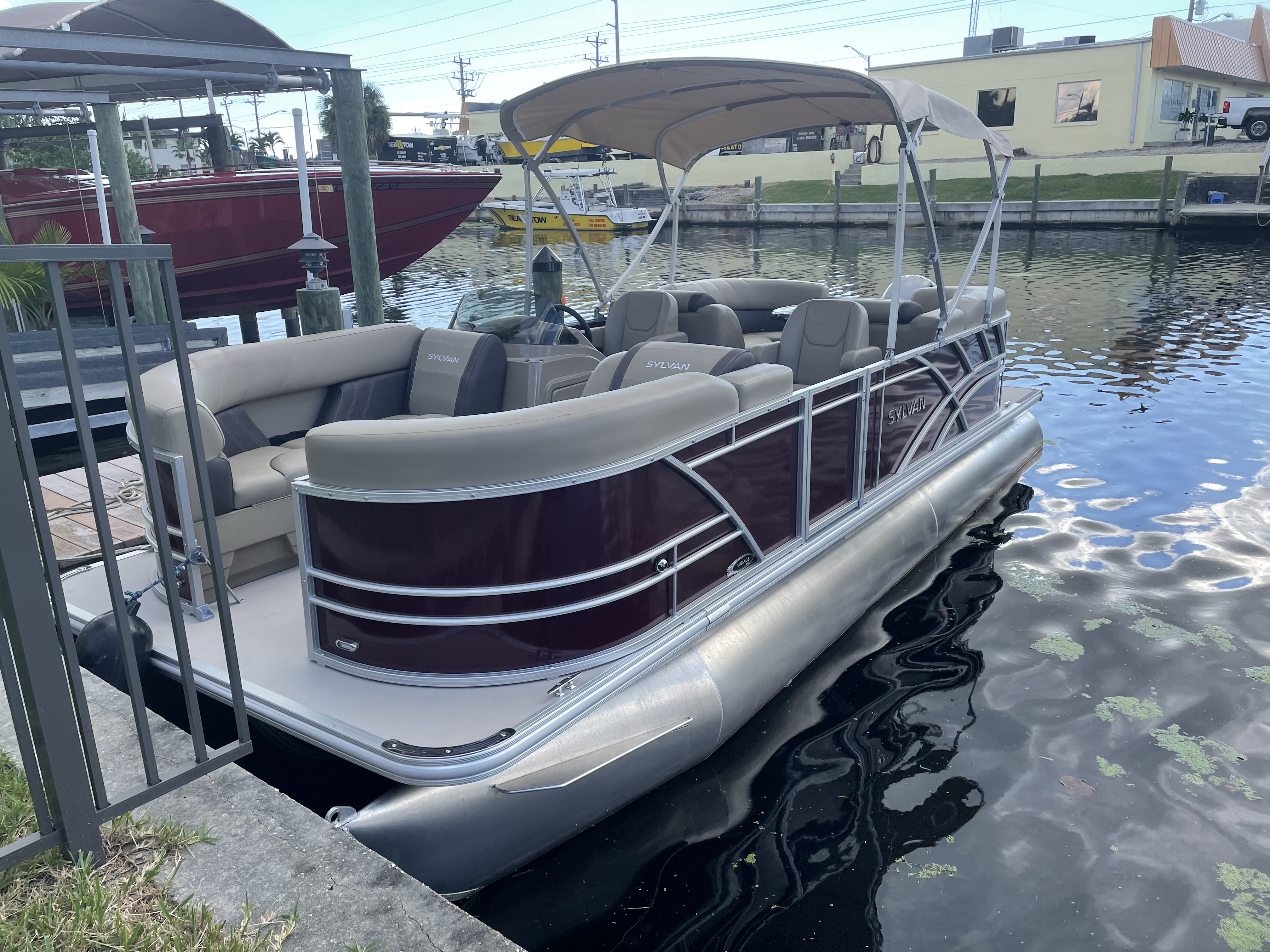 Rent a SYLVAN MARINE 822 MIRAGE LZ in Cape Coral, FL on Boatsetter