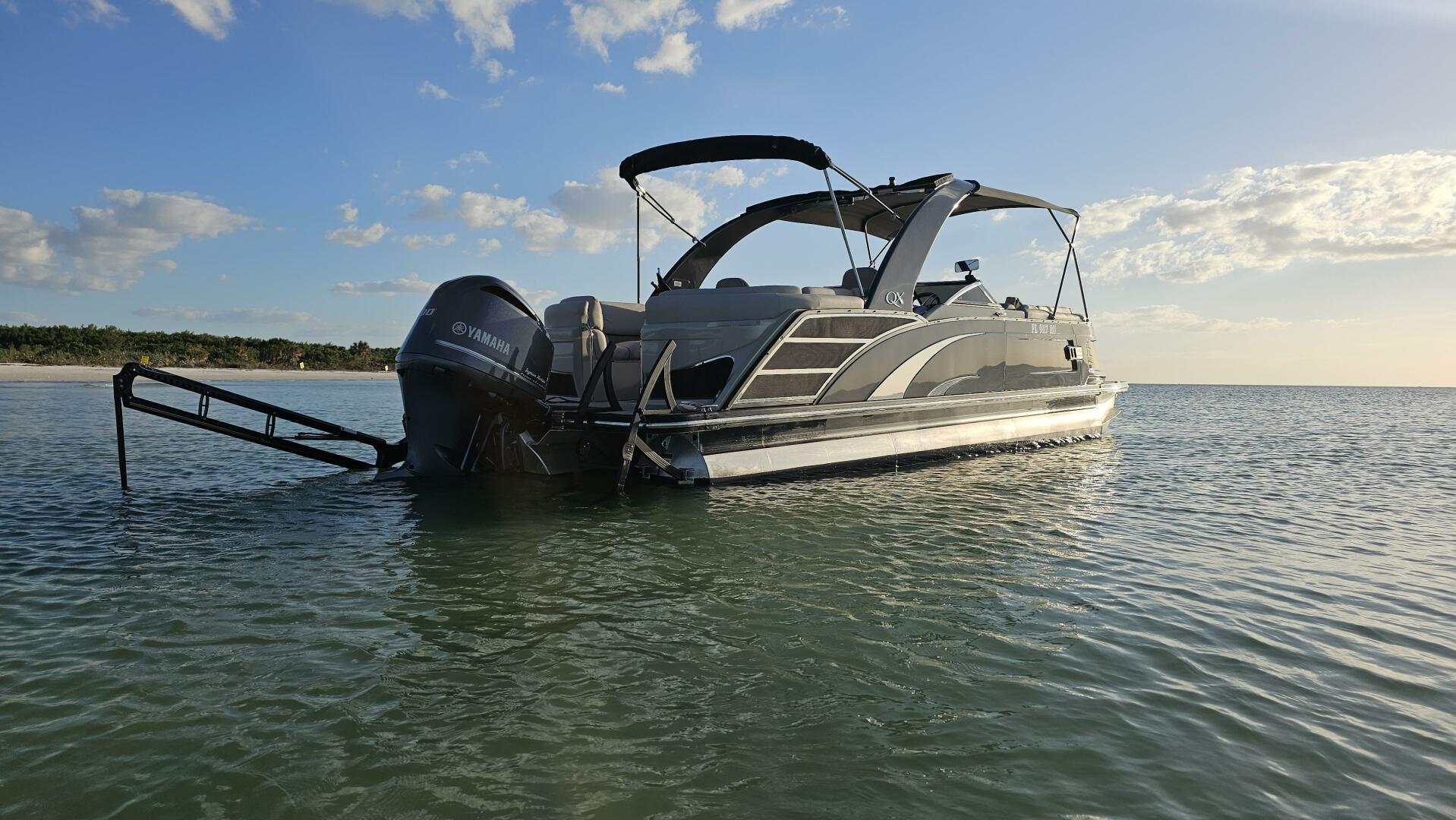 Rent a BENNINGTON MARINE 25 QXFBX1 in Madeira Beach, FL on Boatsetter