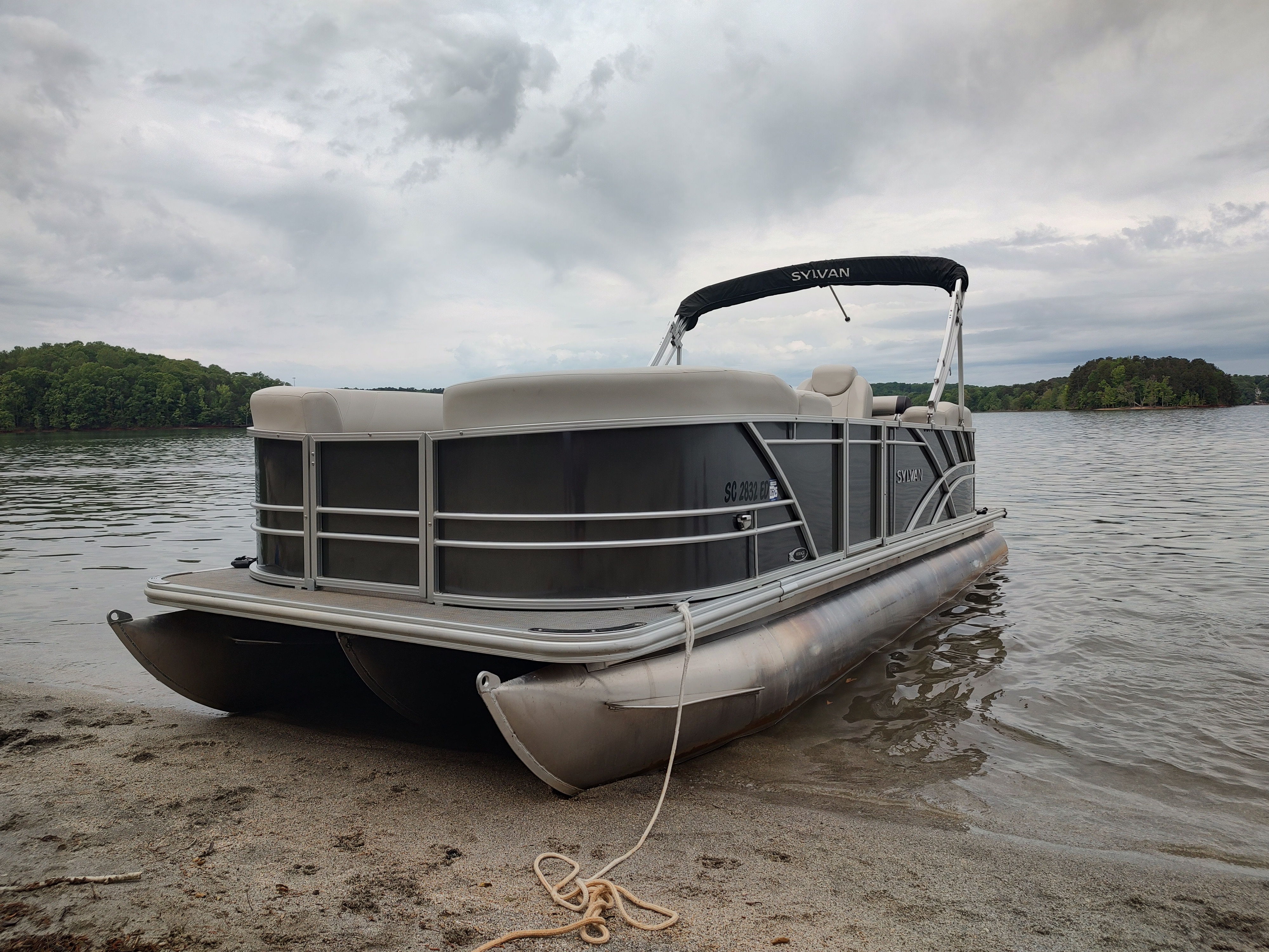 Rent a SYLVAN MARINE 822 MIRAGE LZ in Fair Play, SC on Boatsetter