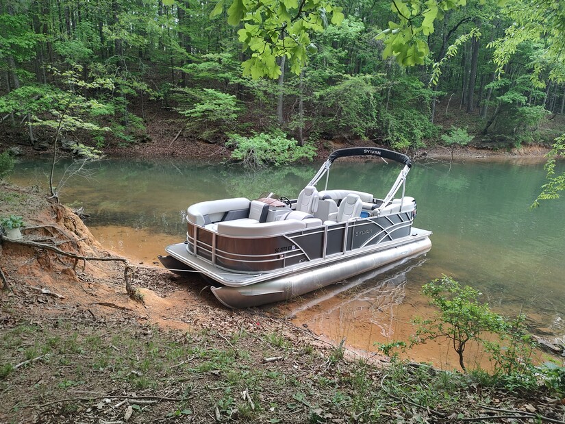 Rent a SYLVAN MARINE 822 MIRAGE LZ in Fair Play, SC on Boatsetter