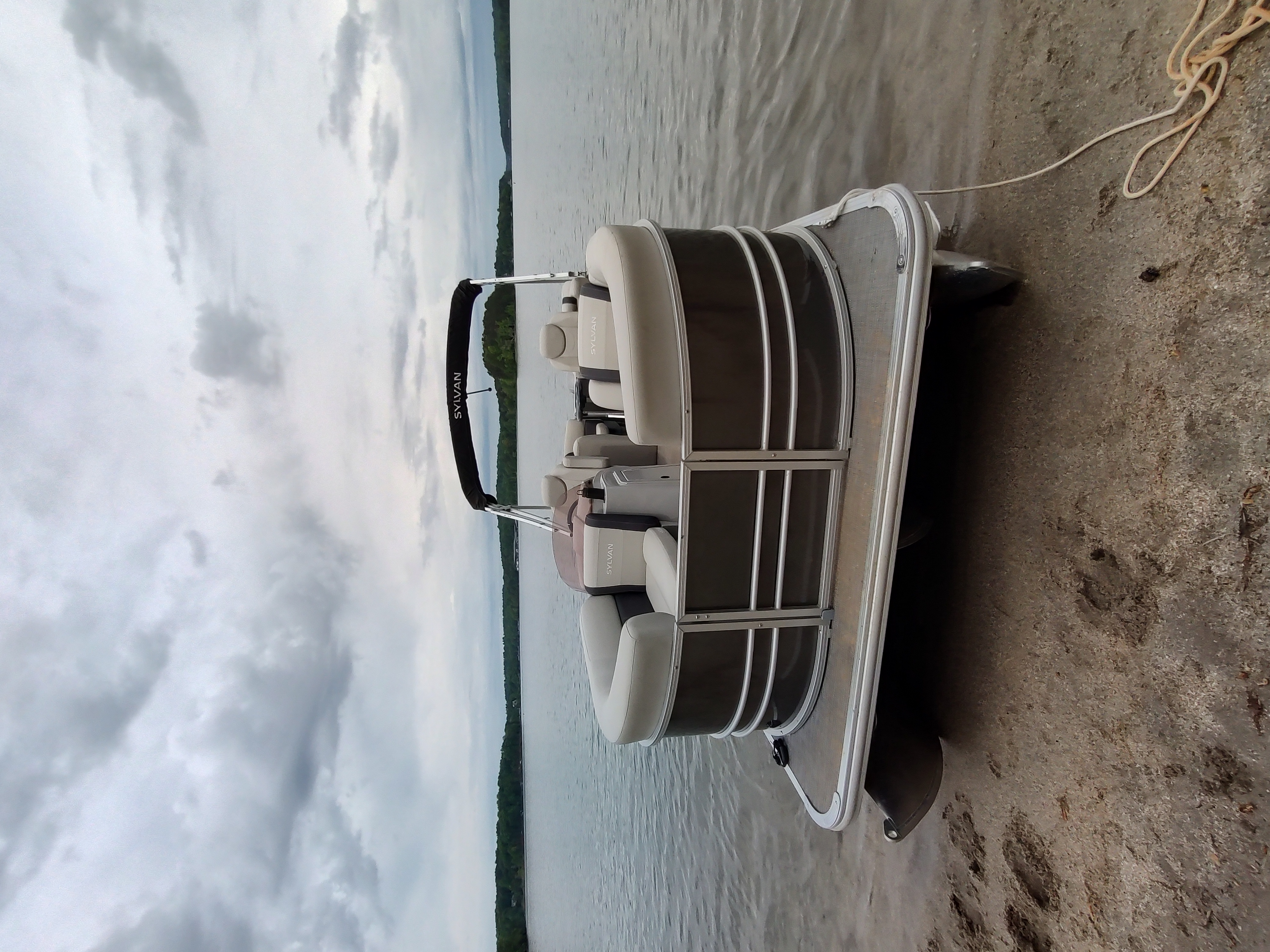 Rent a SYLVAN MARINE 822 MIRAGE LZ in Fair Play, SC on Boatsetter