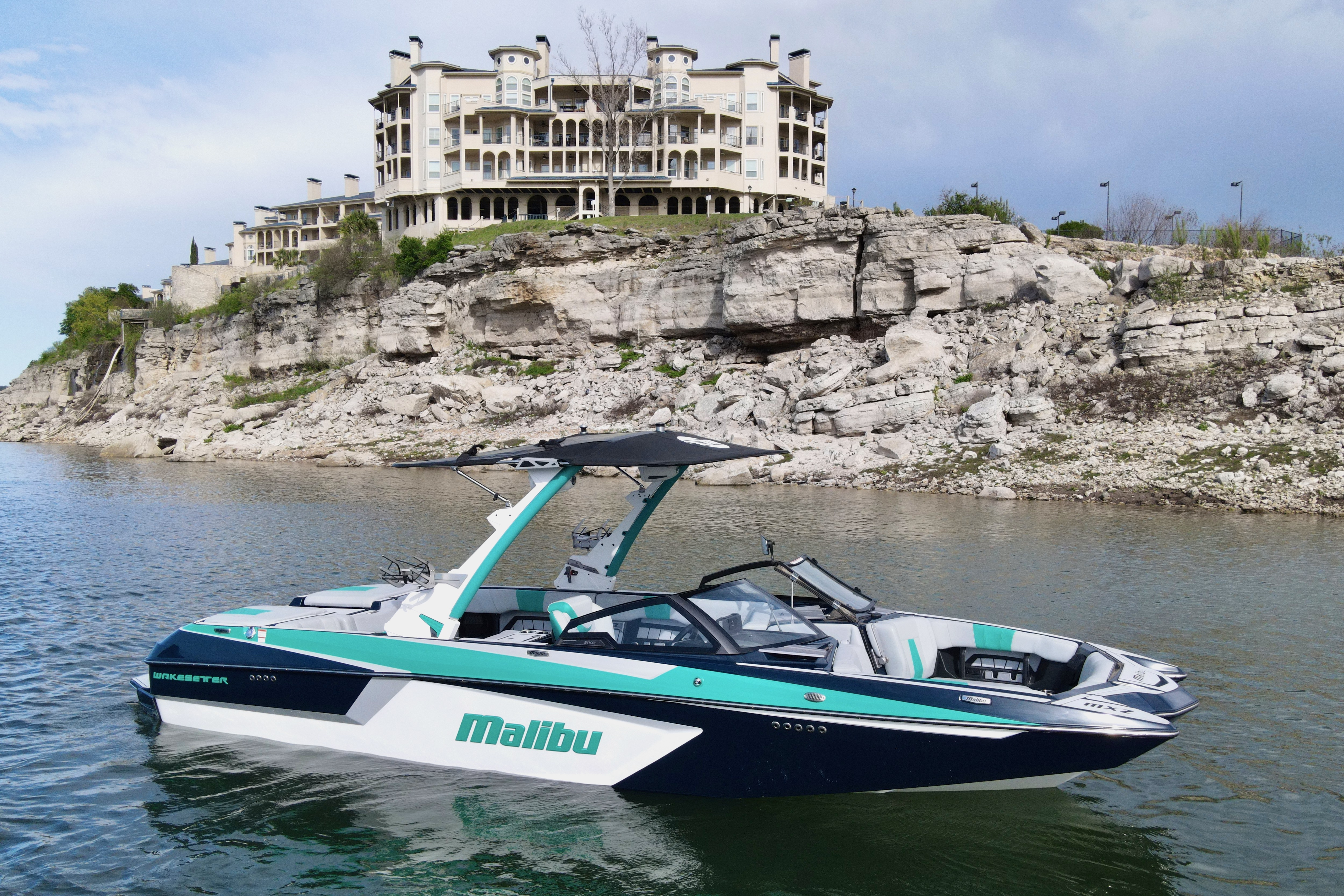 Rent a MALIBU BOATS WAKESETTER 24 MXZ in Briarcliff, TX on Boatsetter